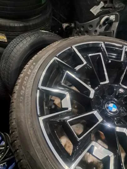 BMW wheel and tire ready to mount - Fredoo Mobile Tire Shop in Fort Lauderdale, FL